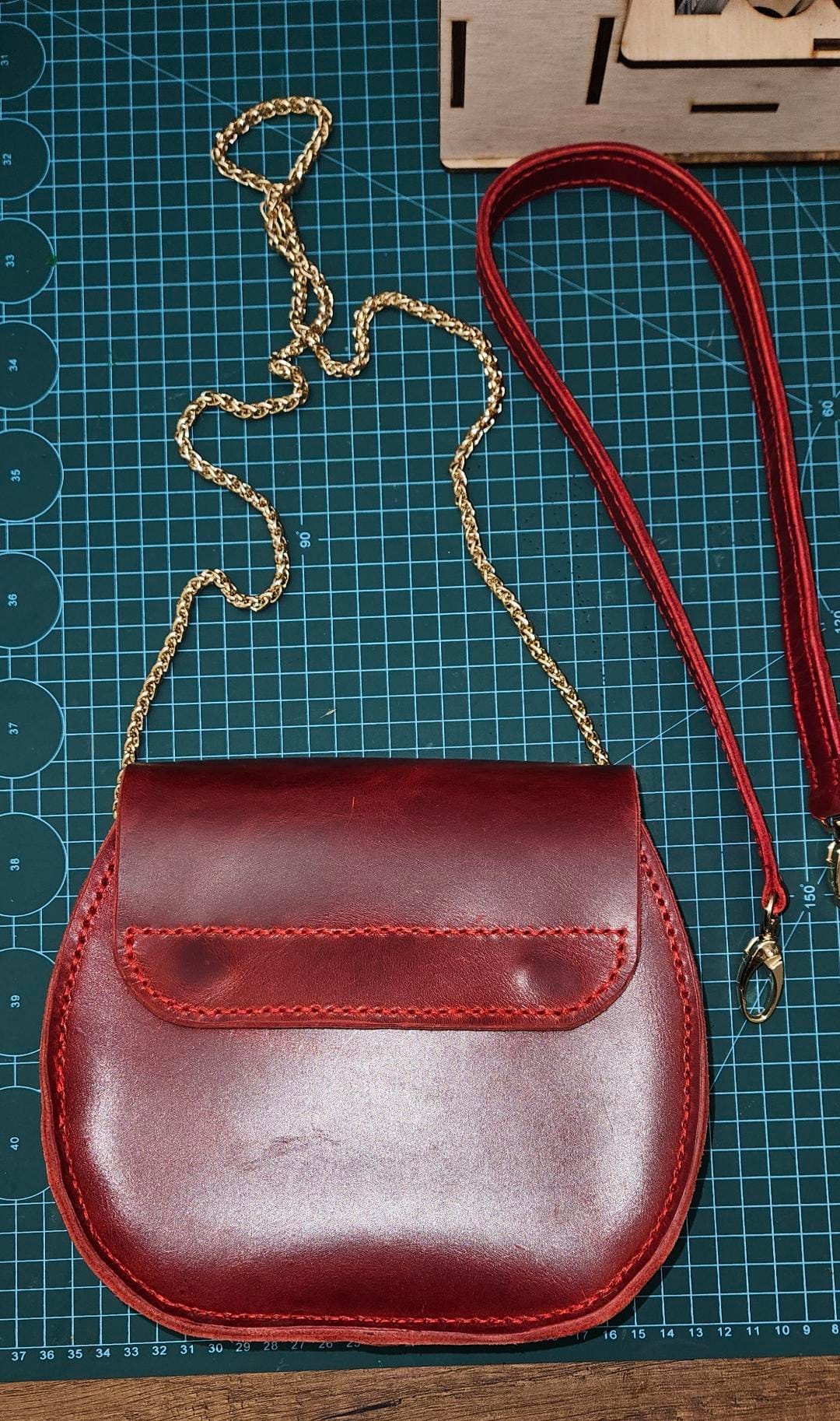 ჩანთა ჯაჭვით, წითელი ტყავის - NeNe Leather Craft