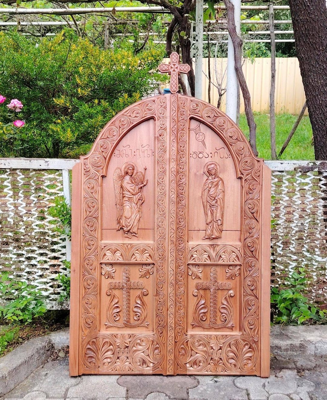 კვეთილი კარი ხატებით და ორნამენტით - Wood more