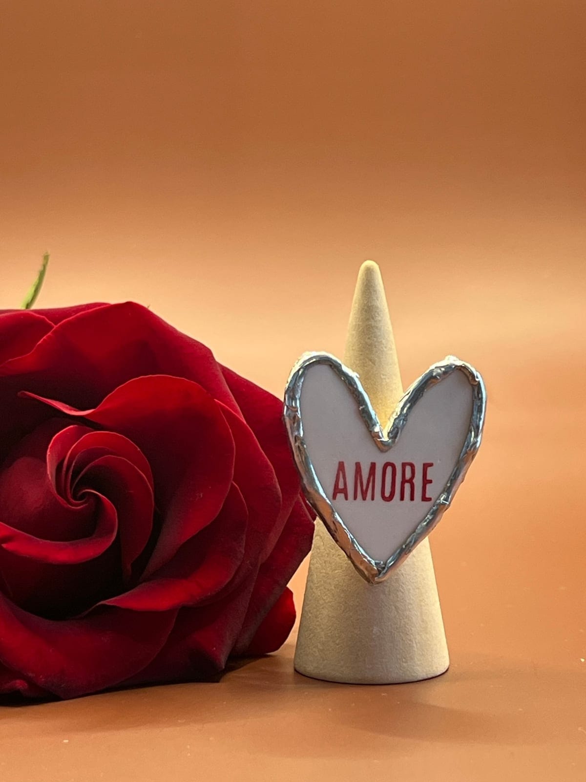 ბეჭედი „AMORE“ ვარდით - ZHU-ZHA Ceramics